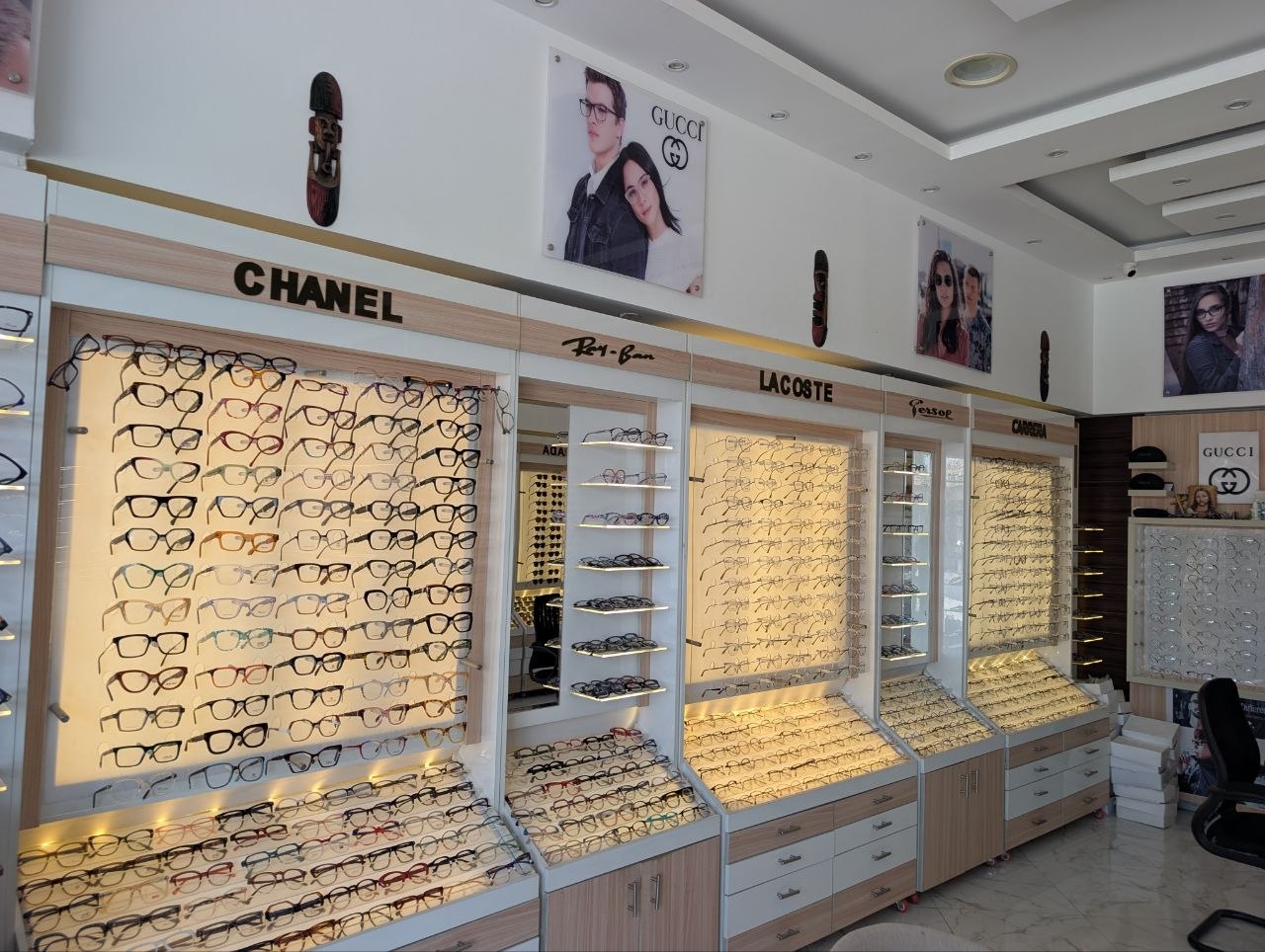 Markenvielfalt im Laden Sun Optics Hurghada, ohne Kaufzwang